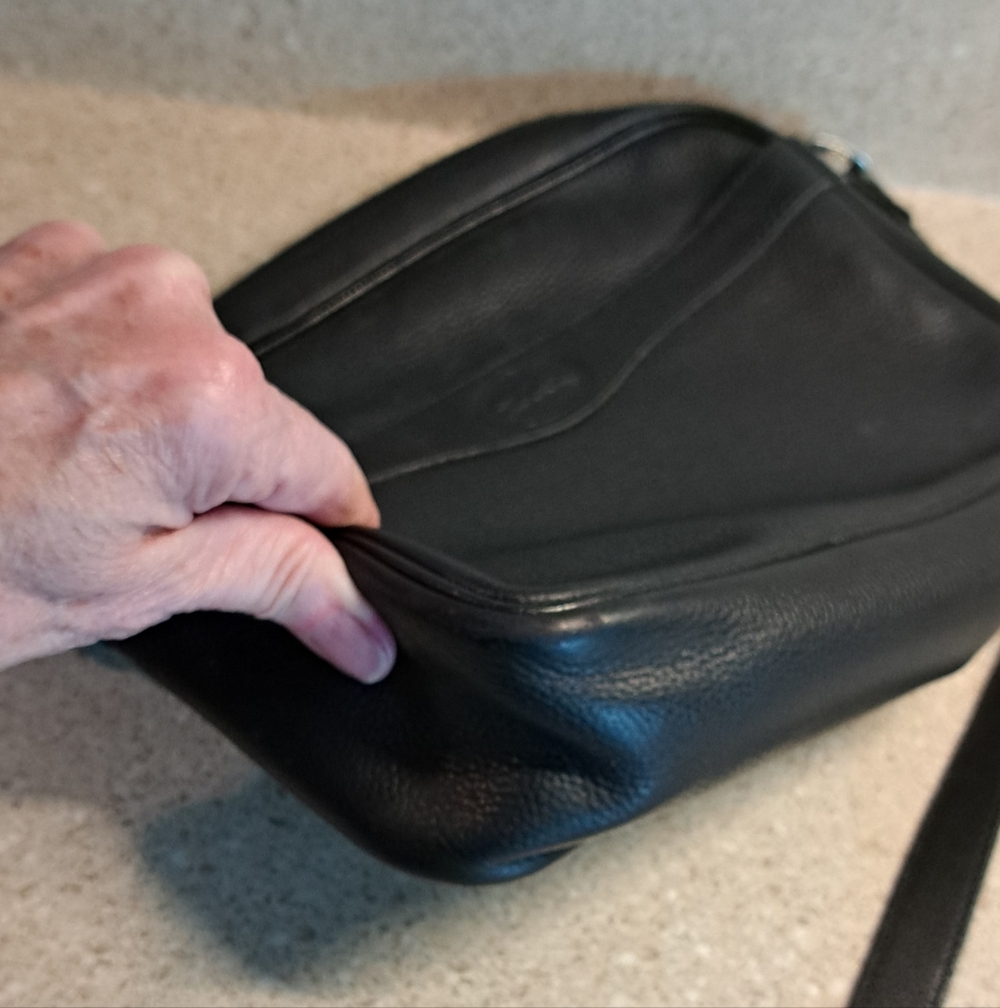 Vintage Longchamp Crossbody Bag - Picture 5 of 15